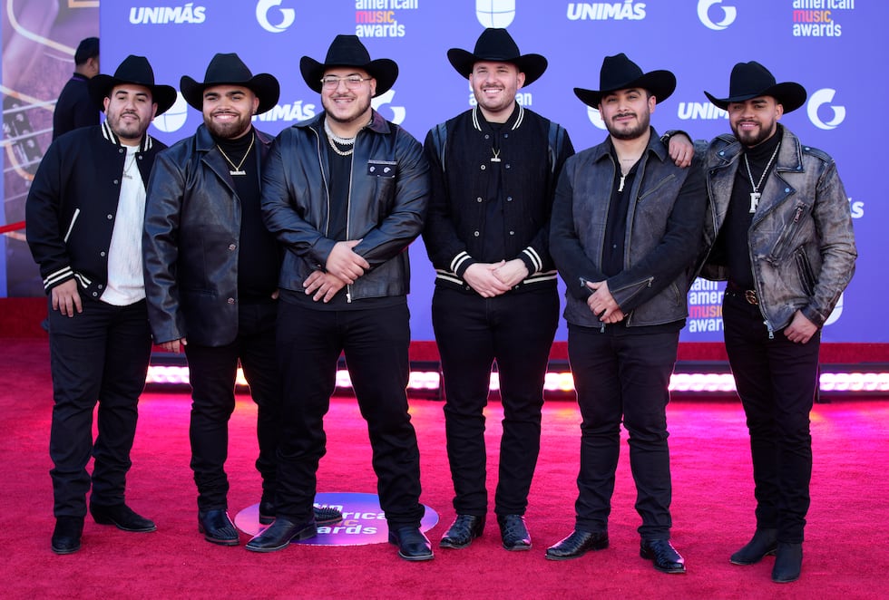 Grupo Frontera llega a los Latin American Music Awards el jueves 20 de abril de 2023 en la...