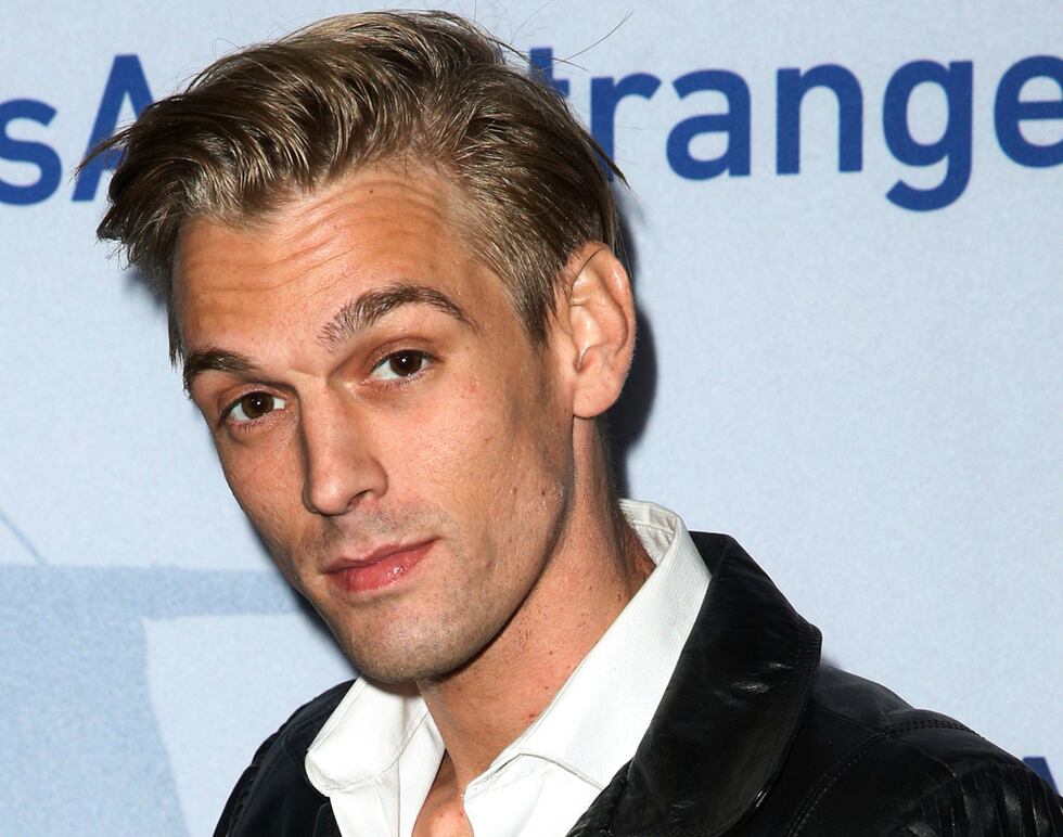 Hallan muerto a sus 34 años al cantante Aaron Carter