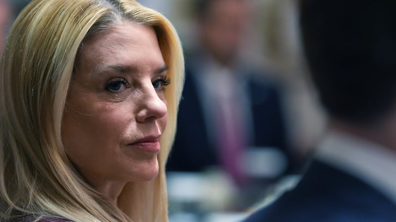 La secretaria de Justicia de Estados Unidos Pam Bondi en la Casa Blanca en Washington, el 26...