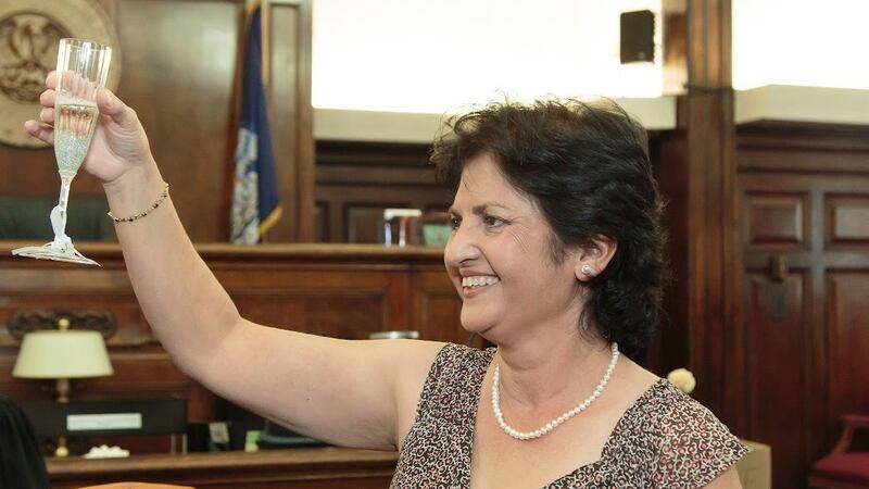 En esta imagen sin fecha proporcionada por su hija, Mandonna "Donna" Kashanian, de 64 años,...