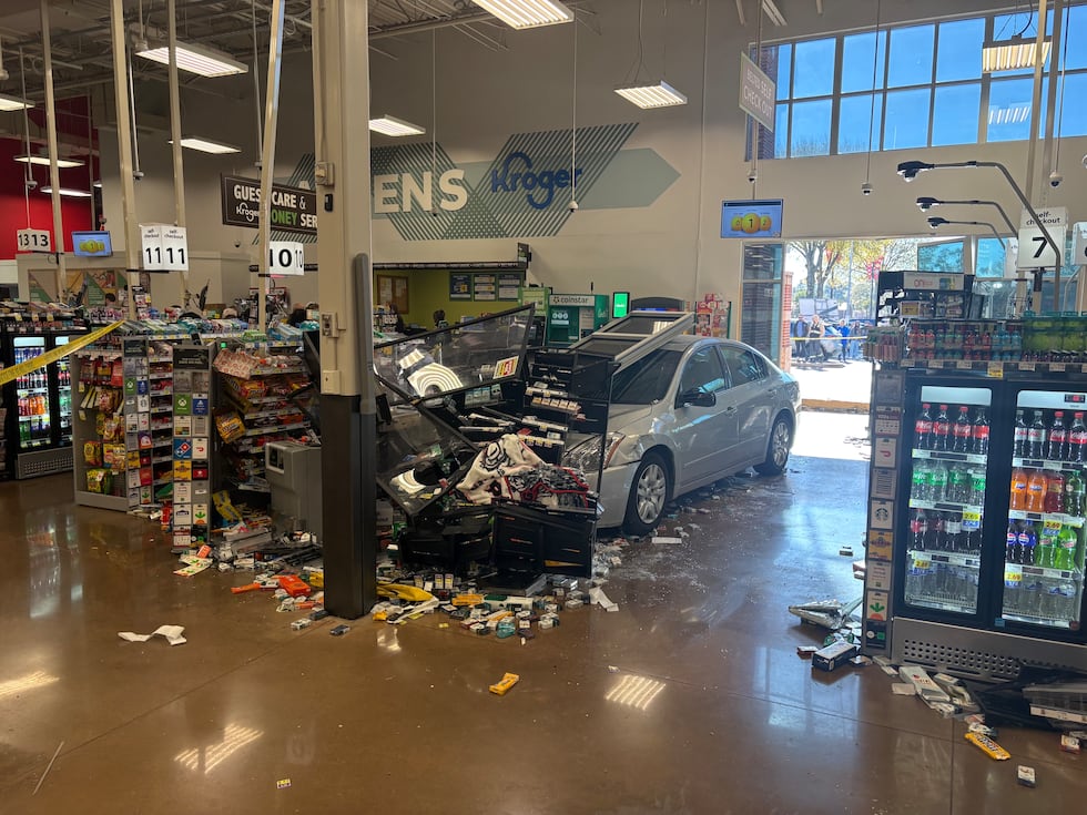 Car crashes into Athens Kroger