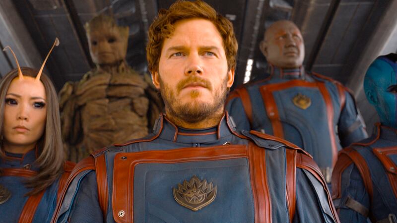 En esta imagen proporcionada por Marvel Studios, Pom Klementieff como Mantis, de izquierda a...