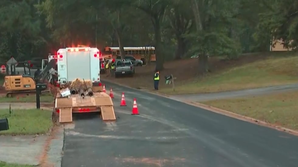Stonecrest neighborhood without water after main break