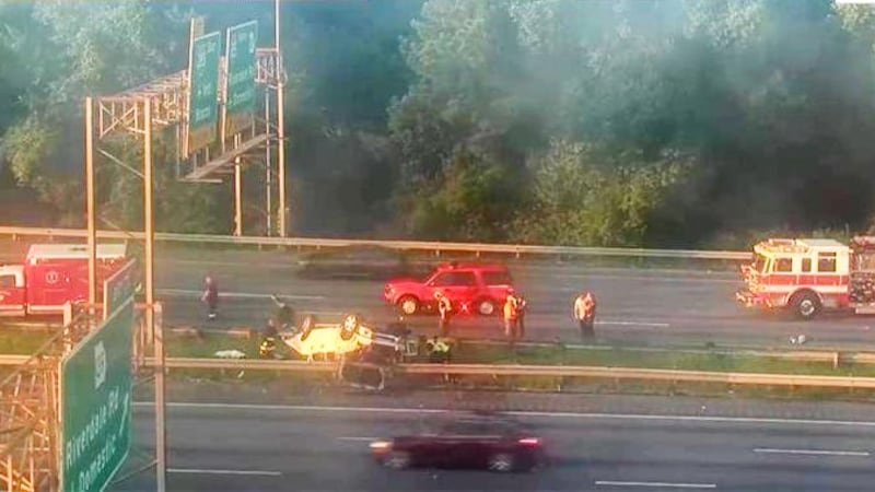 Un accidente en la I-285 en el condado de Fulton se ha cobrado la vida de una persona y...