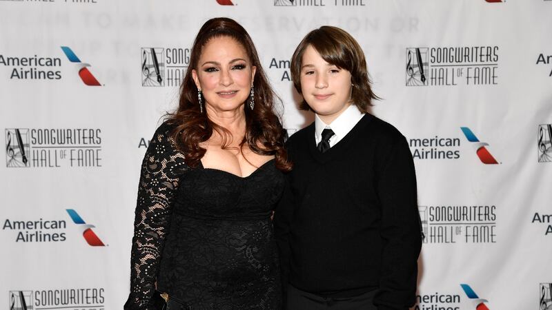 Gloria Estefan y Sasha Estefan asisten a la 52da ceremonia de ingreso anual al Salón de la...