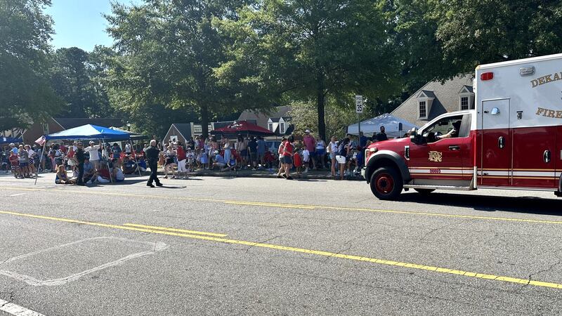 Un total de cuatro adultos y cuatro niños resultaron heridos en el accidente, según la policía.
