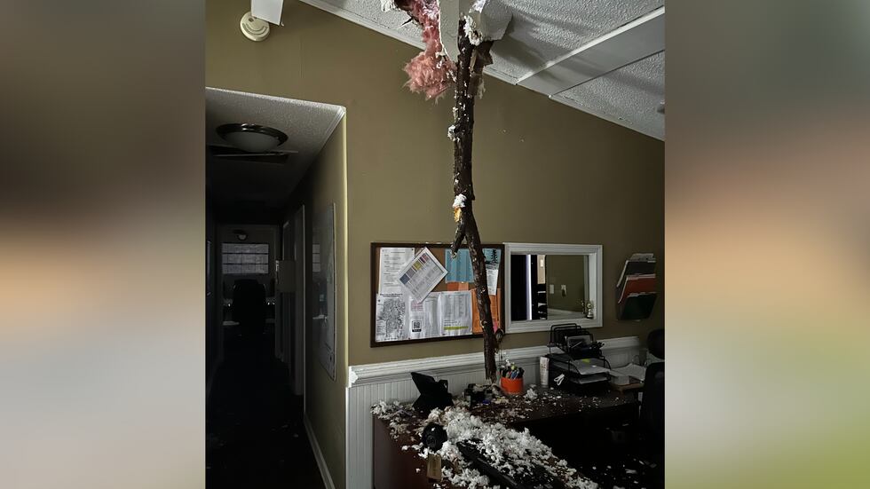 En el condado de Carroll se reportan daños en viviendas.