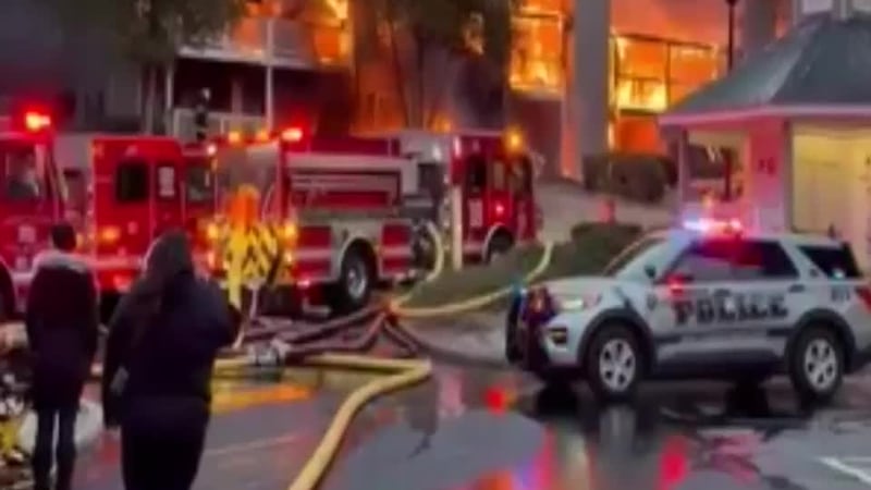 Algunos de los desplazados están necesitando muebles y camas después del incendio del sábado