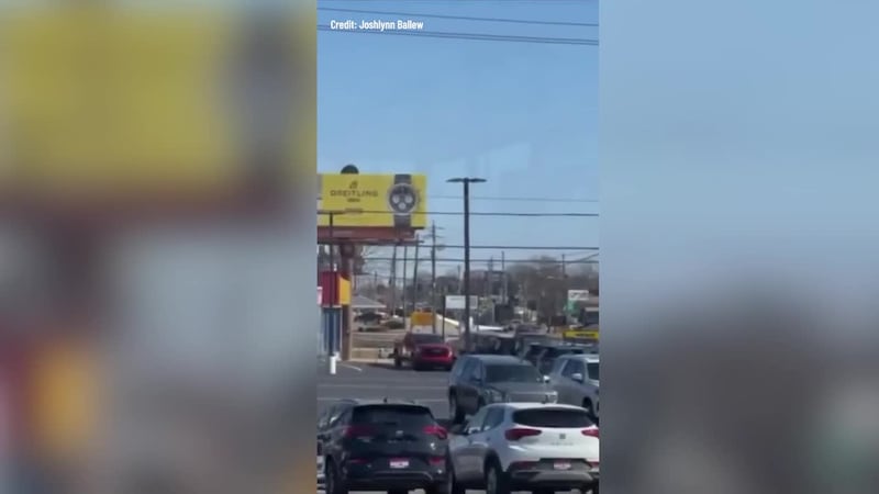Insólito: captado en cámara el aterrizaje de emergencia en plena carretera