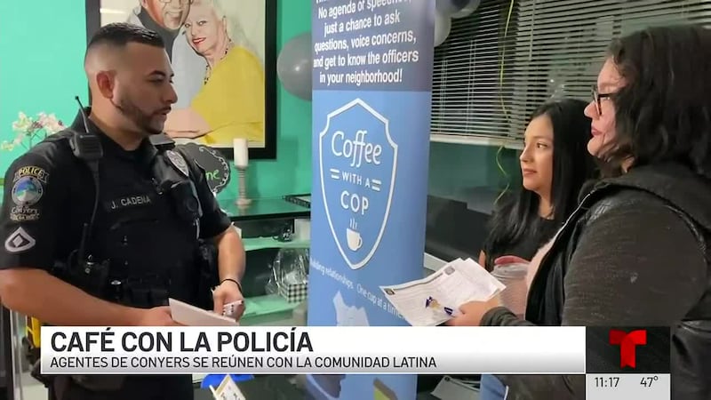 La Policía de Conyers celebró por primera vez su evento "Cafecito con un policía" para...