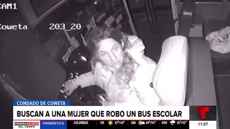 Buscan a sospechosa de misterioso robo de autobús escolar en medio de la noche