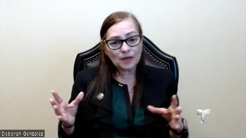 Fiscal de distrito del condado de Athens-Clarke, Déborah González, reacciona a demanda en su...