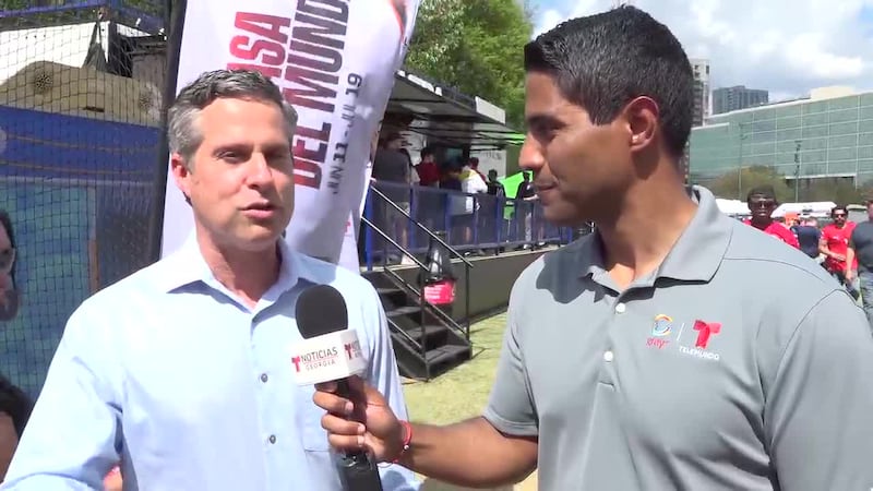 Conversamos con el narrador de Telemundo Deportes en el Block Party antes del Estados Unidos...