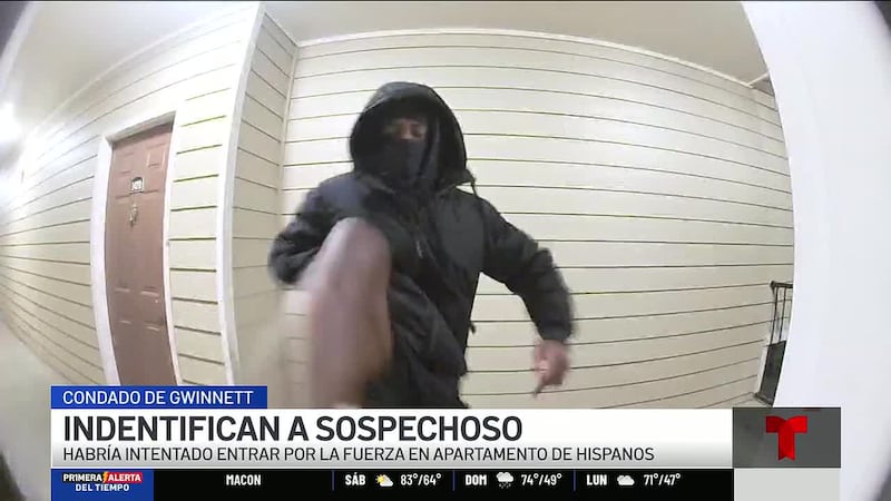 La policía presentó dos cargos en contra del sospechoso que aterrorizó a una familia hispana