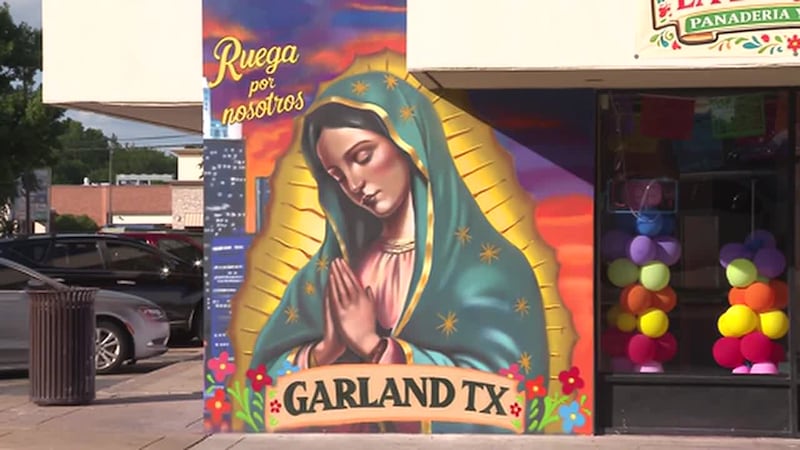 Mural en la entrada de panadería hispana se vuelve viral y muchos van a tomarse fotos, pero...