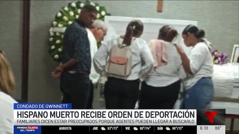 Familiares de personas fallecidas que reciben orden de deportación temen que agentes de ICE...