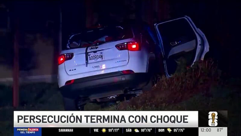 Persecución policial acaba en un aparatoso choque en una vivienda en DeKalb
