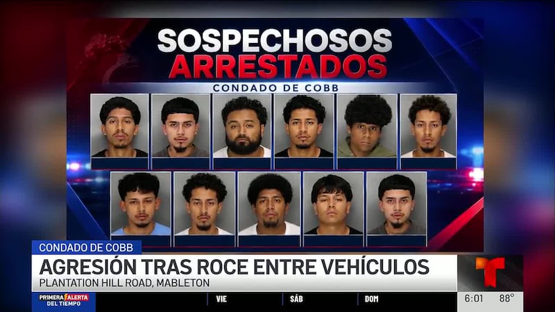 La policía de Cobb arrestó a 12 personas en relación al incidente, y decomisaron varios vehículos