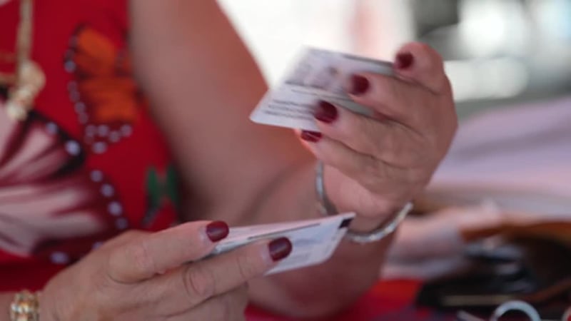 El futuro de más de 170,000 inmigrantes salvadoreños en Estados Unidos vuelve a estar en juego...
