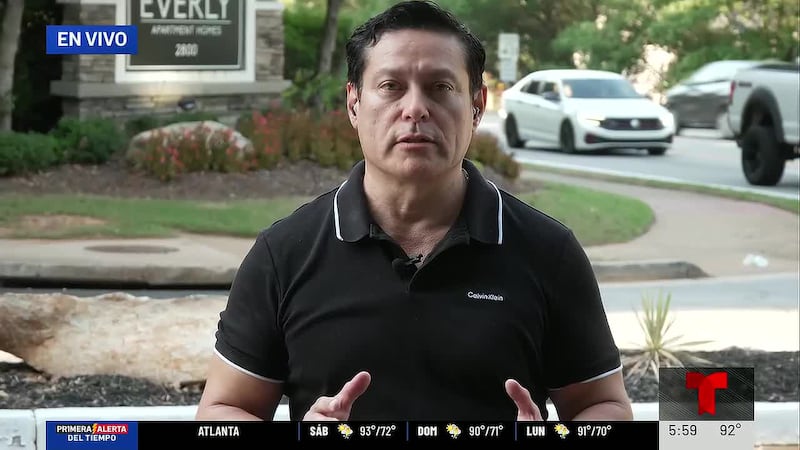 Varios hispanos habrían sido perseguidos por supuestos agentes de ICE en el estacionamiento de...