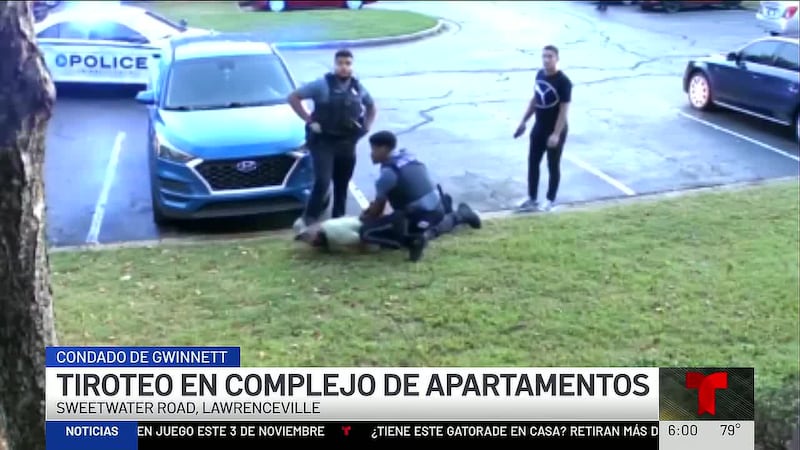 La policía todavía continúa investigando el incidente. Los testigos dicen que la persona que...