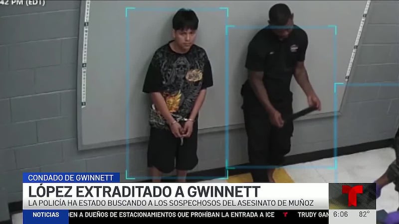 Las autoridades giraron órdenes de captura para dos sospechosos más con cargos de homicidio...