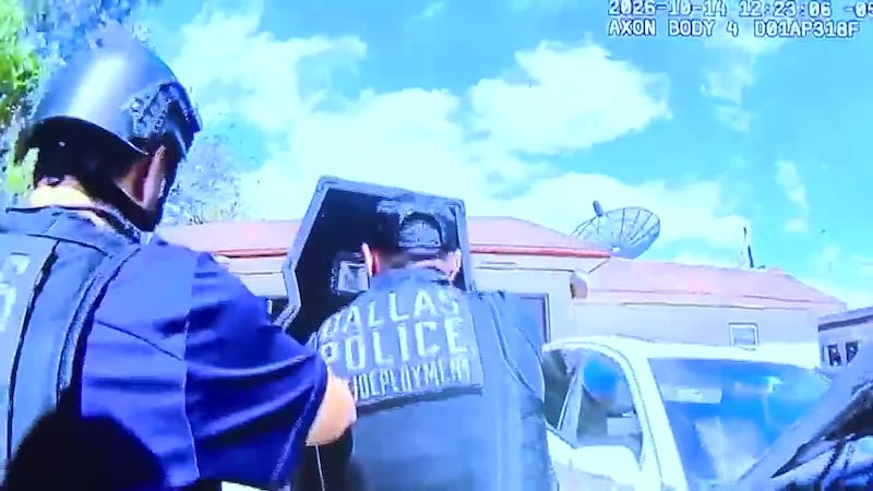 CAPTADO EN VIDEO: Hispano muere tras dispararse a sí mismo durante operativo policial frente a...