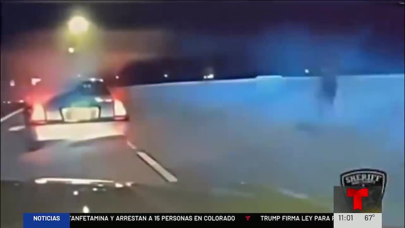 Sospechoso salta de un puente durante persecución policial