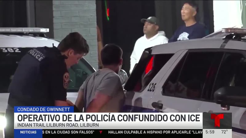 Sólo Telemundo Atlanta estuvo en el lugar cuando las autoridades de policía allanaron un local...