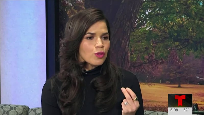 La actriz América Ferrera estuvo en Georgia para apoyar la reelección del senador demócrata...