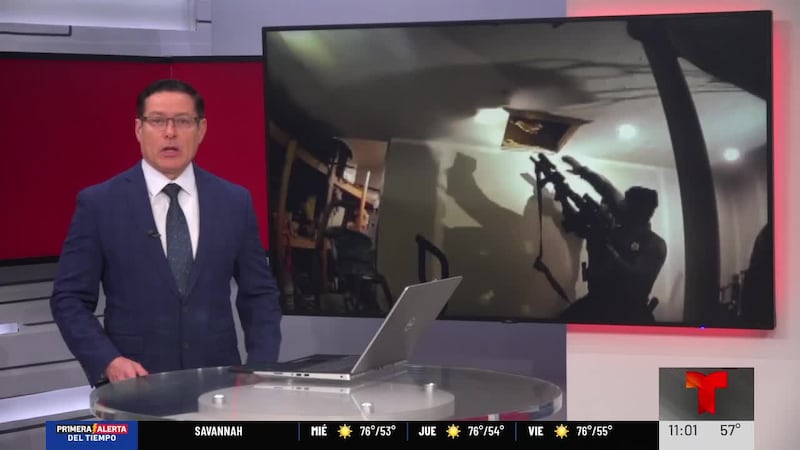 Un hombre buscado por los agentes en el condado de Cobb se escondió en el techo del garage...